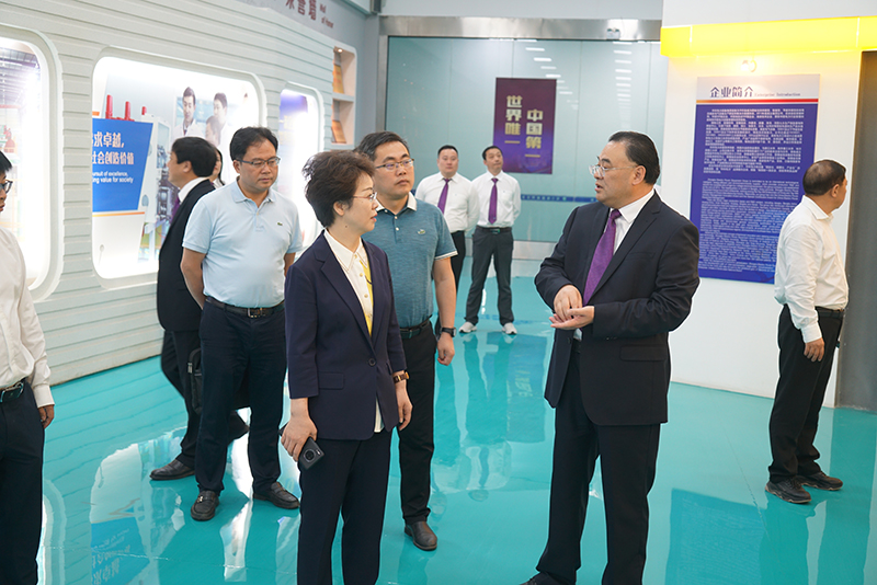 貴州省黔南州州委副書記、州長鐘陽率隊到公司考察