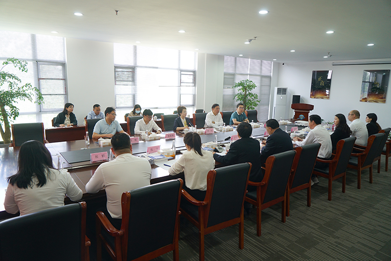 貴州省黔南州州委副書記、州長鐘陽率隊到公司考察