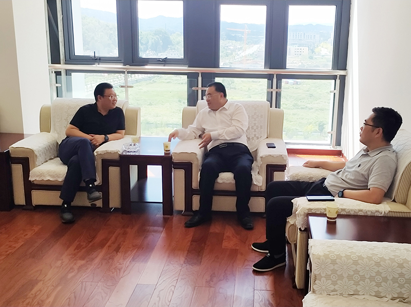 ?王小飛董事長與獨山縣委書記李景寬會談